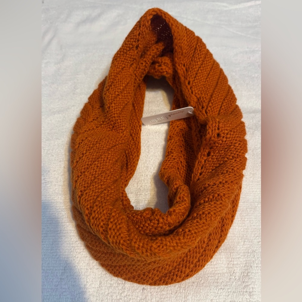 Knit Infinity Scarf., NWT